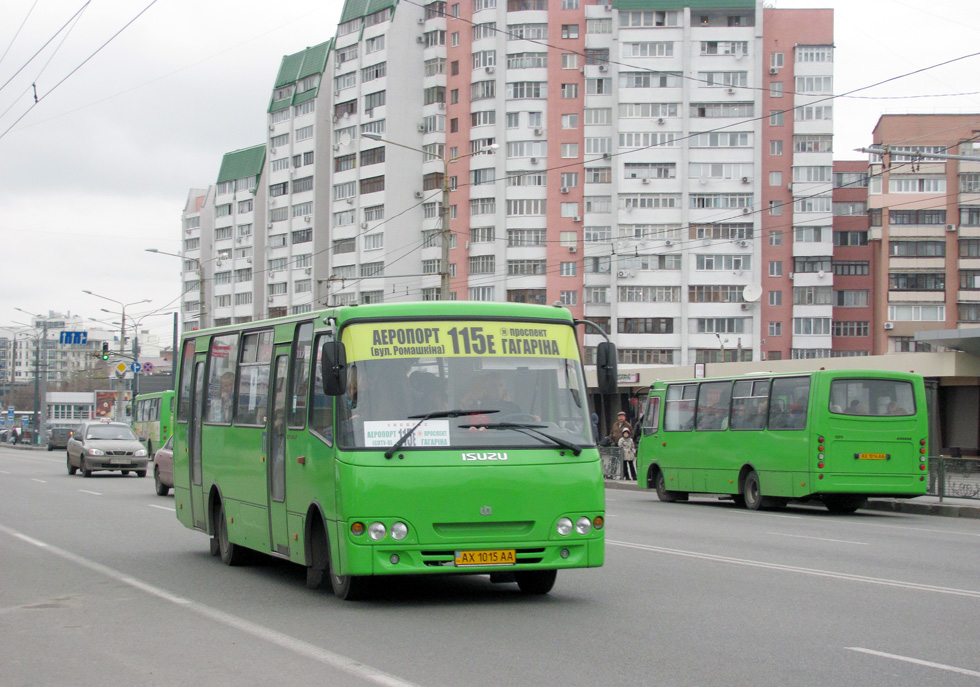 Атаман-А09302 гос.# AX1015AA 115-го маршрута и гос.# AX1014AA 1187-го маршрута на улице Вернадского возле станции метро "Проспект Гагарина"
