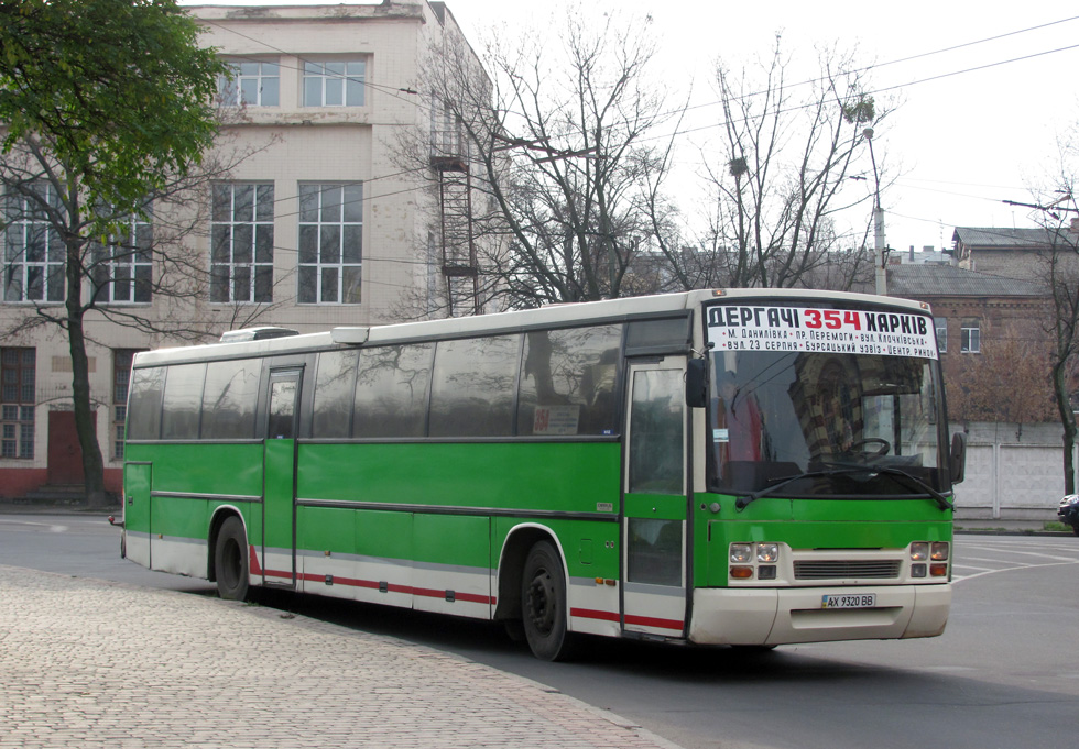 Carrus Fifty (Volvo B10M65) гос.# АХ9320ВВ 354-го маршрута на Благовещенской площади