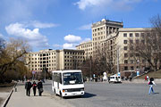 БАЗ-А079.04, гос.# АХ6761АС, маршрут 77, на площади Свободы на фоне бывшего Харьковского военного университета