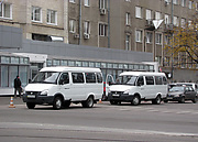 ГАЗ-3221-288 гос.## АХ2376СР и АХ2366СР на улице Тринклера возле гостиницы Харьков