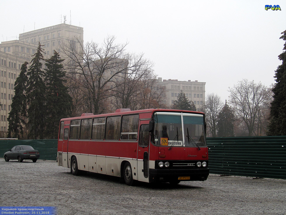 Ikarus-250.93 гос.# АЕ8950АА на площади Свободы в районе улицы Тринклера