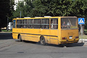 Ikarus-260 гос.# 4483ХАУ 1181-го маршрута поворачивает на улицу Плехановскую из переулка Власовского