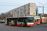 Irisbus Citelis 12M гос.# АХ6709МК 204-го маршрута на проспекте Тракторостроителей пересекает улицу Валентиновскую