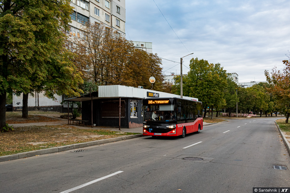 Karsan Atak гос.# АХ0996КТ 249-го маршрута на улице Амосова отправляется от остановки "Микрорайон 624"