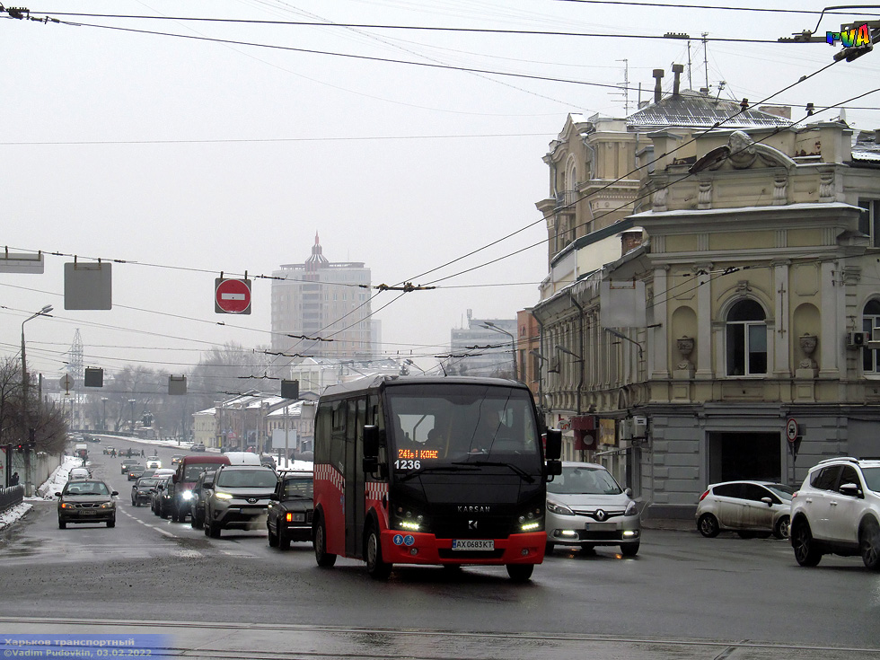 Karsan Jest+ гос.# АХ0683КТ 241-го маршрута выезжает из Армянского переулка на Павловскую площадь