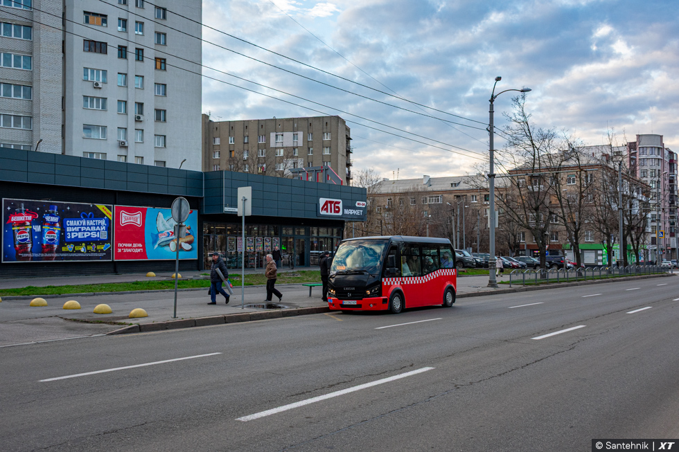 Karsan Jest+ гос.# АХ5967КР маршрута "Станция метро "Защитников Украины" — "Станция метро "Турбоатом" на проспекте Героев Харькова в районе улицы Кошкина