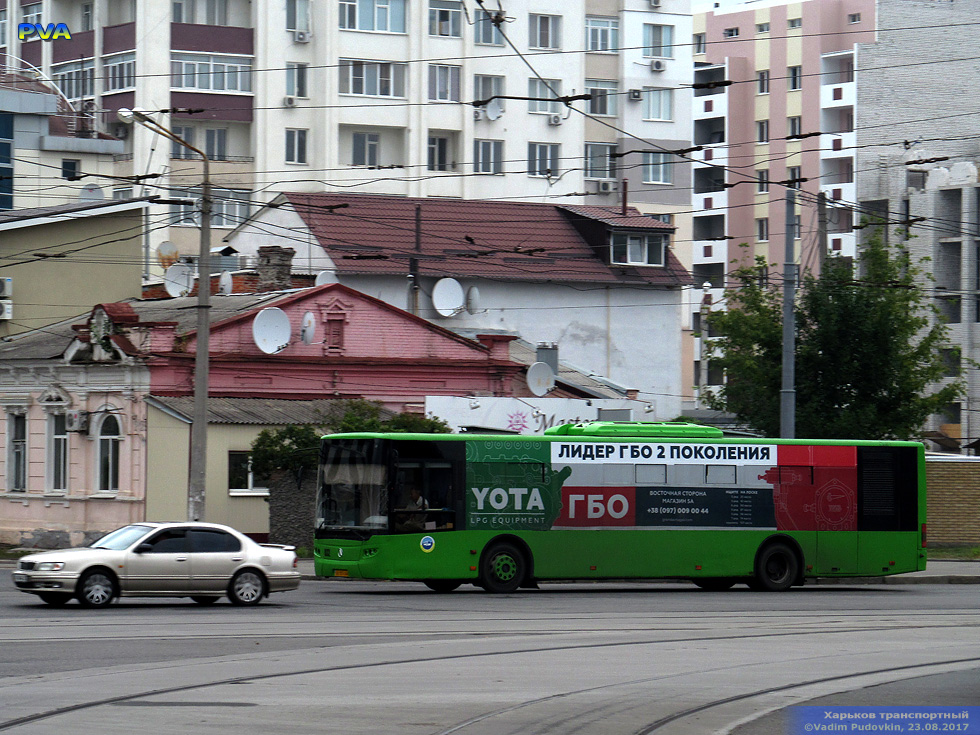 ЛАЗ-А183D1 гос.# АХ1074АА на Московском проспекте напротив площади Защитников Украины