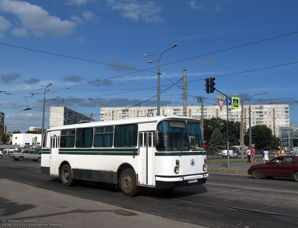 ЛАЗ-695Н гос.# АХ3352АІ на улице Кирова возле перекрестка с проспектом Гагарина