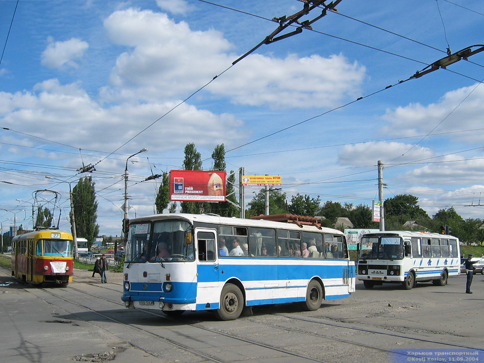 ЛАЗ-695Н гос.# 032-53ХА 281-го маршрута на улице Амурской пересекает улицу Академика Павлова