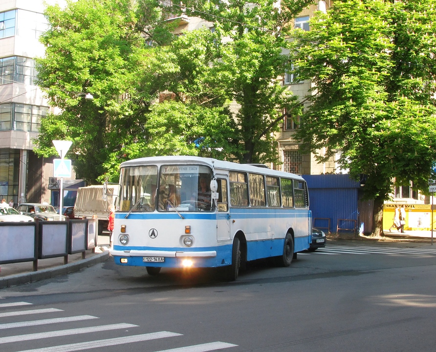 Cлужебный ЛАЗ-695Н гос.# 122-16ХА на улице Пушкинской возле переулка Мечникова