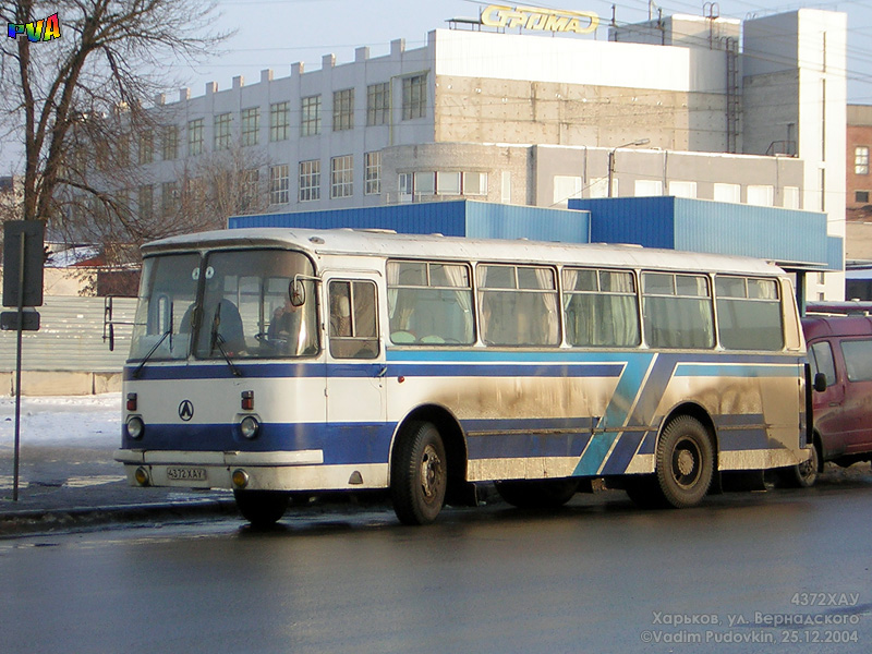 ЛАЗ-695Н гос.# 4372ХАУ 46-го маршрута на улице Вернадского возле станции метро "Проспект Гагарина"