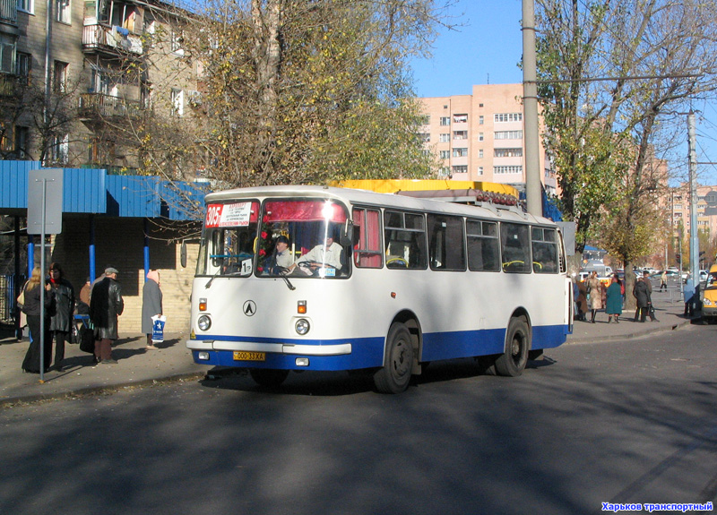 ЛАЗ-695Н гос.# 000-33ХА 305-го маршрута на проспекте Гагарина возле остановки "Улица Одесская"