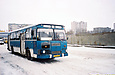 ЛиАЗ-677М гос.# 011-94ХА 28-го маршрута отправляется от конечной "Станция метро "Героев Труда"