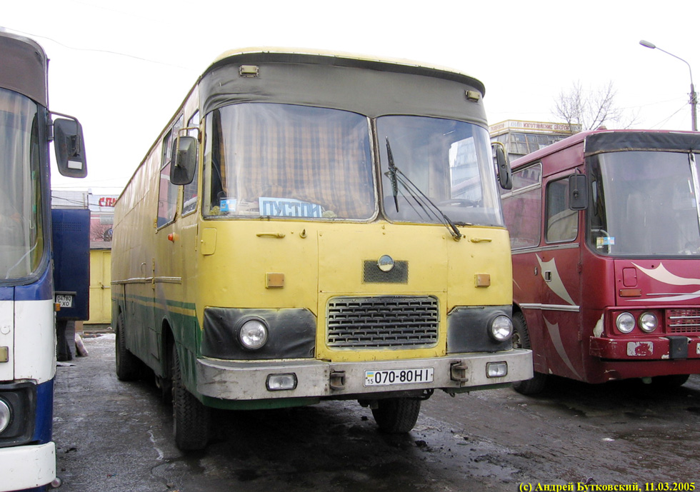 Грузовой фургон на базе автобуса ЛиАЗ-677 гос.# 070-80НІ на автостанции № 2
