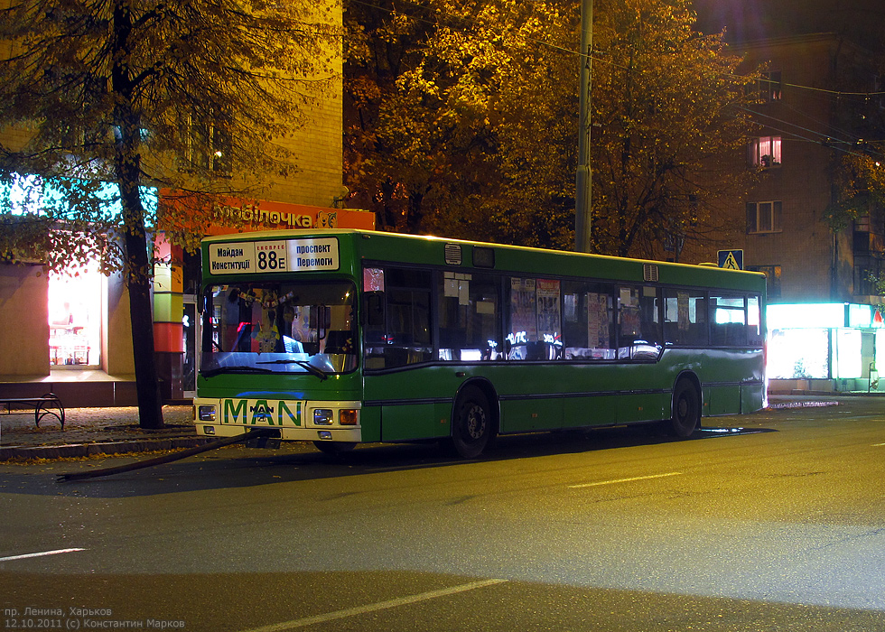 MAN NL202 гос.# AX0487AA 88-го маршрута на проспекте Ленина возле перекрестка с улицей Космической