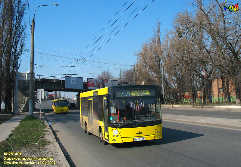 МАЗ-206-060 гос.# ВН7814СЕ 304-го маршрута на проспекте Гагарина возле железнодорожного путепровода