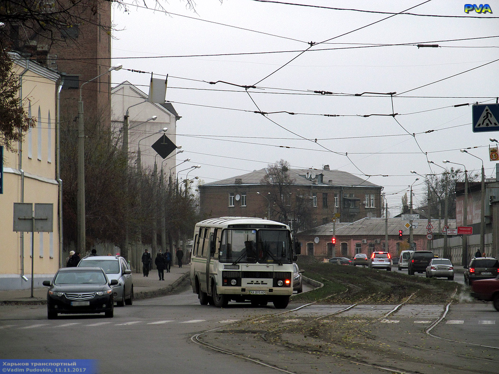 ПАЗ-3205-110 гос.# АХ2015АО на улице Евгения Котляра возле улицы Чеботарской