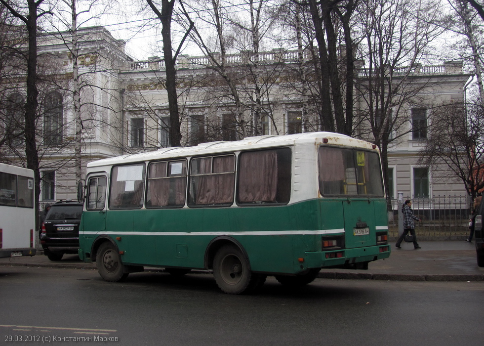 ПАЗ-32054 гос.# АХ5786АН 223-го маршрута на улице Пушкинской возле одноименной станции метро