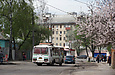 ПАЗ-32051-110 гос.# 009-22ХА 209-го маршрута поворачивает с улицы Чехова на проспект Ильича