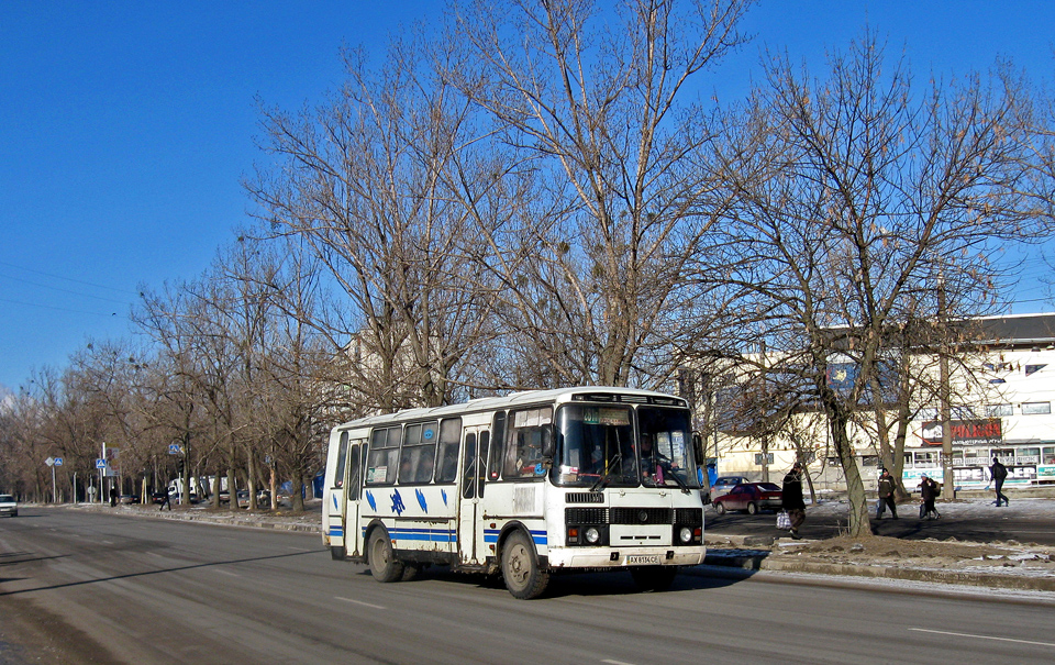 ПАЗ-4234 гос.# AX8134CE 281-го маршрута на Салтовском шоссе напротив трамвайной конечной "602 микрорайон"