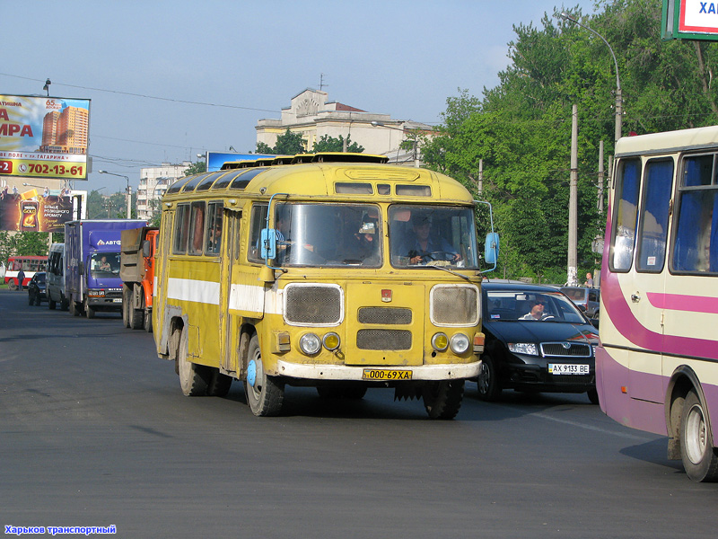Служебный ПАЗ-672М гос.# 000-69ХА на пересечении улиц Полтавский шлях и Нариманова