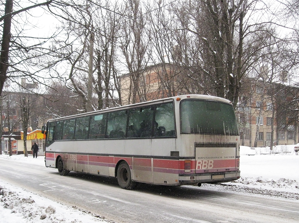 Setra S215ÜL гос.# АХ0014АА 204-го маршрута на улице 2-й Пятилетки