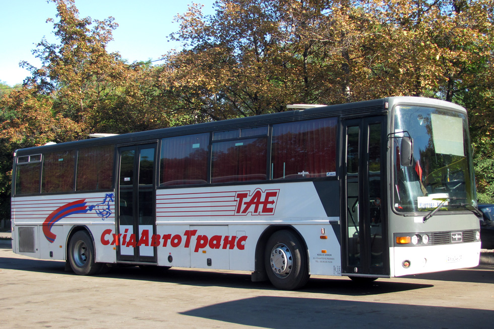 Van Hool T815CL гос.# АХ6046СР маршрута "Харьков - Мартовая" на автостанции № 6