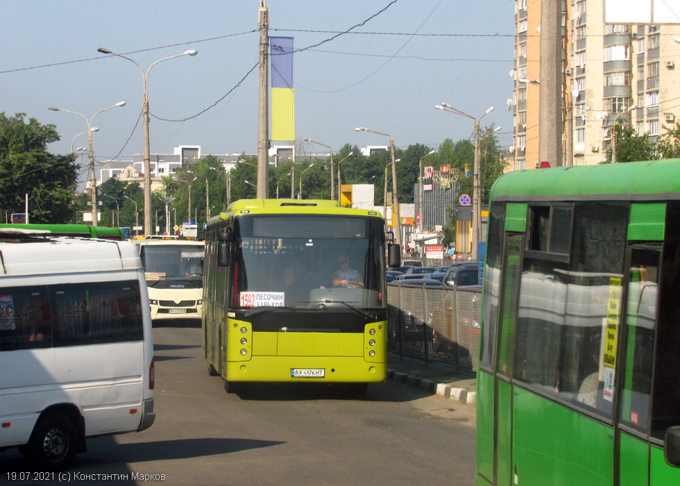 Vest Center H гос.# АХ4176НТ 1592-го маршрута на терминале возле станции метро "Холодная Гора"
