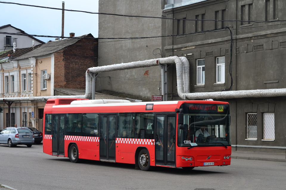 Volvo 7700 гос.# АХ2648ОВ 140-го маршруту на вулиці Чоботарській на перехресті з проспектом Машинобудівників