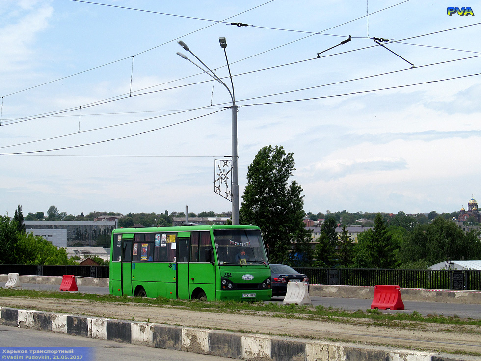 ЗАЗ-А07А.22 гос.# АХ6518ЕІ 270-го маршрута следует по Новоивановскому мосту