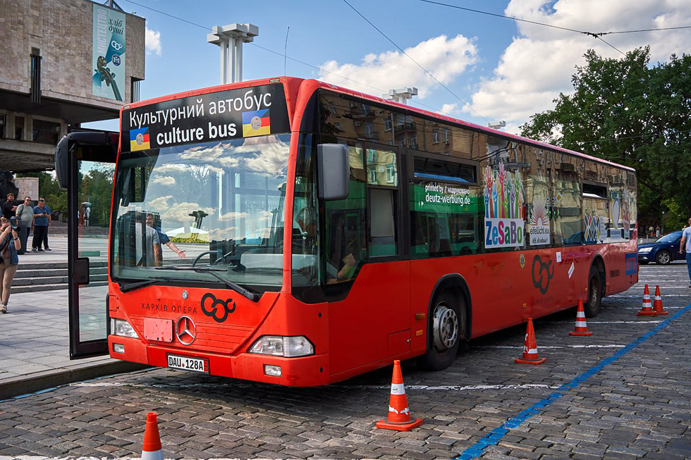Mercedes-Benz O530 Citaro гос.# DAU128A на улице Сумской возле Театра оперы и балета