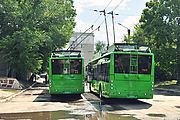 Троллейбусы Богдан-Т70117 на площадке Троллейбусного депо №2 возле административного корпуса