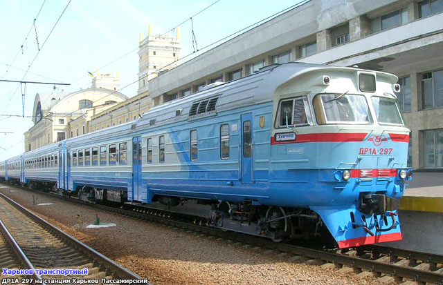 Дизель-поезд ДР1А-297 на станции Харьков-Пассажирский