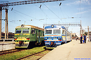 ЭР2-1041 и ЭР2Р-7069 на станции "Харьков-Левада"