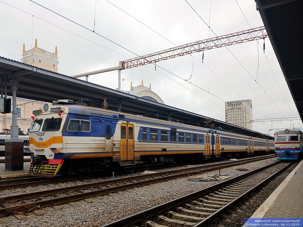 ЭД2Т-0048 и ЭР2-1041 на станции Харьков-Пассажирский