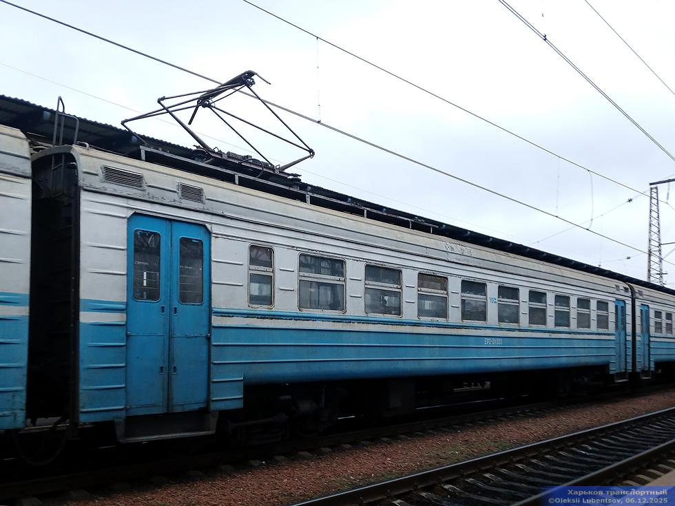 Вагон ЭР2-211302 в составе электропоезда ЭР2-1041 на станции Люботин