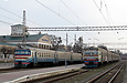 ЭР2-336/636 поезд №6915 Харьков — Огульцы и ЭР2Т-7119 на станции Харьков-Балашовский
