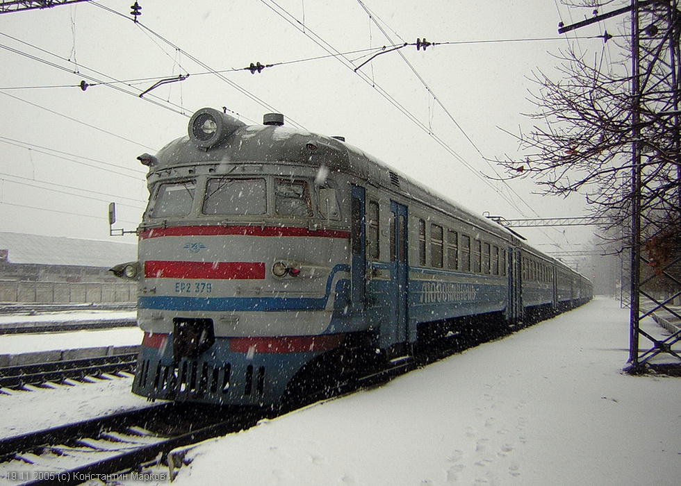 ЭР2-379 на станции Харьков-Балашовский