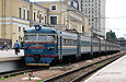 Вагон ЭР2-869 в составе электропоезда ЭР2-1041 на первой платформе вокзала станции Харьков-Пассажирский