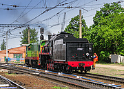 Эр-794-12, толкаемый ЧМЭ3-5444, подается под состав на станции Основа