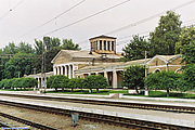 Вокзал станции Харьков-Балашовский, вид со стороны платформ