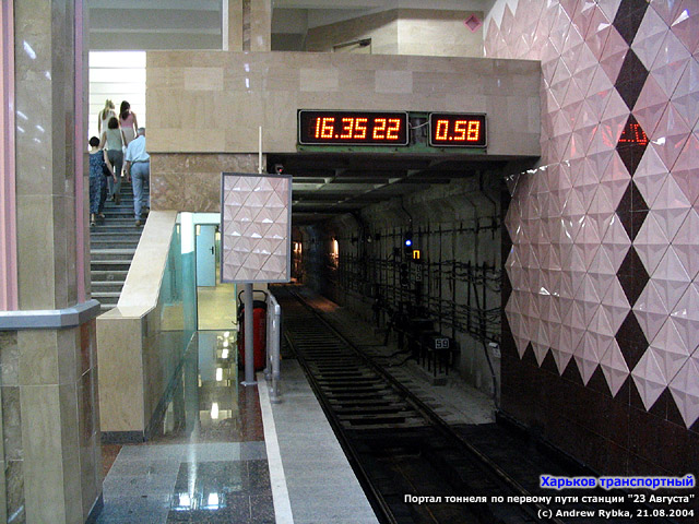 Портал тоннеля по первому пути станции "23 августа"