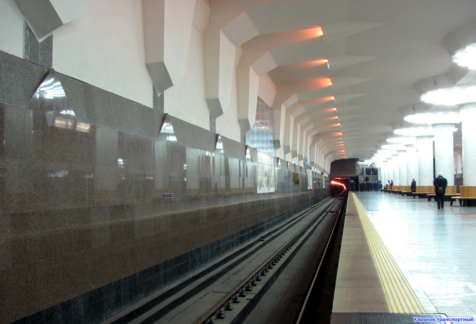 Посадочная платформа первого пути станции "Алексеевская"
