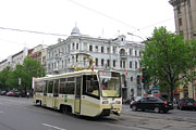 КТМ-19КТ #3102 поворачивает с Московского проспекта на площадь Конституции