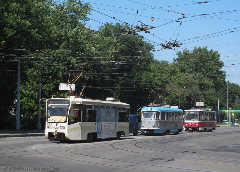 КТМ-19КТ #3109 6-го маршрута, Tatra-T3SUCS #7240 8-го маршрута и Tatra-T6B5 #4572 27-го маршрута на Московском проспекте возле перекрестка с улицей Академика Павлова