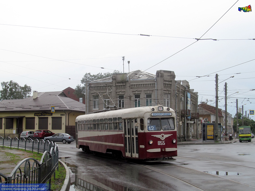 МТВ-82 #055 12-го маршрута поворачивает с улицы Гольдберговской на улицу Москалевскую