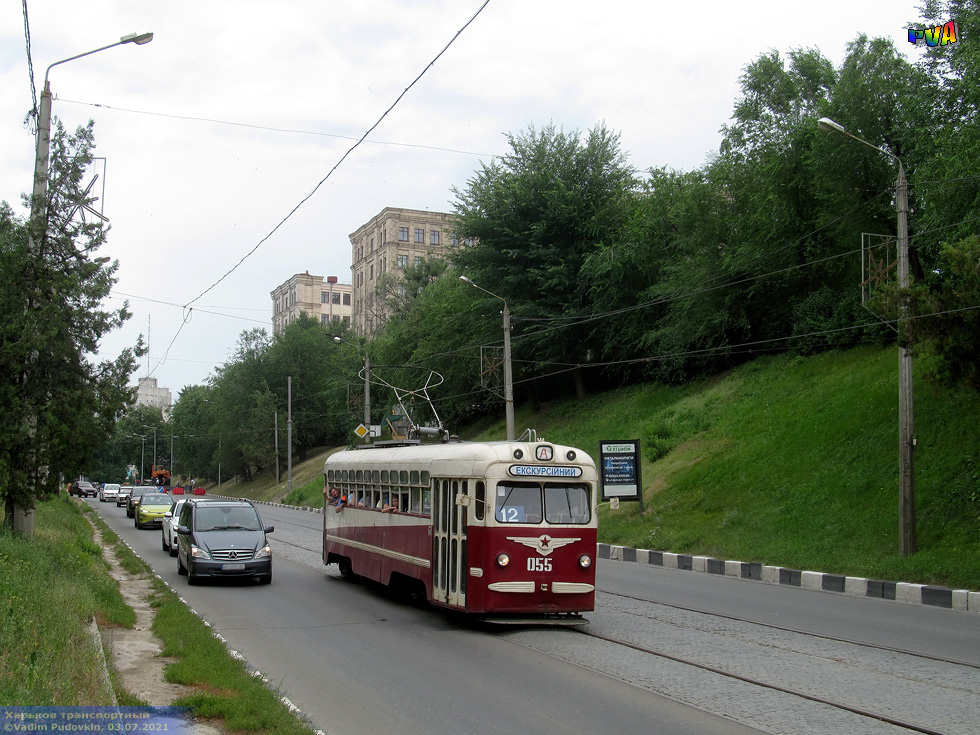 МТВ-82 #055 12-го маршрута на Клочковском спуске в районе проспекта Независимости