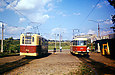 РВЗ-6 #1103 25-го маршрута и Tatra-T3 #247 15-го маршрута на конечной "Поселок Монтажник"