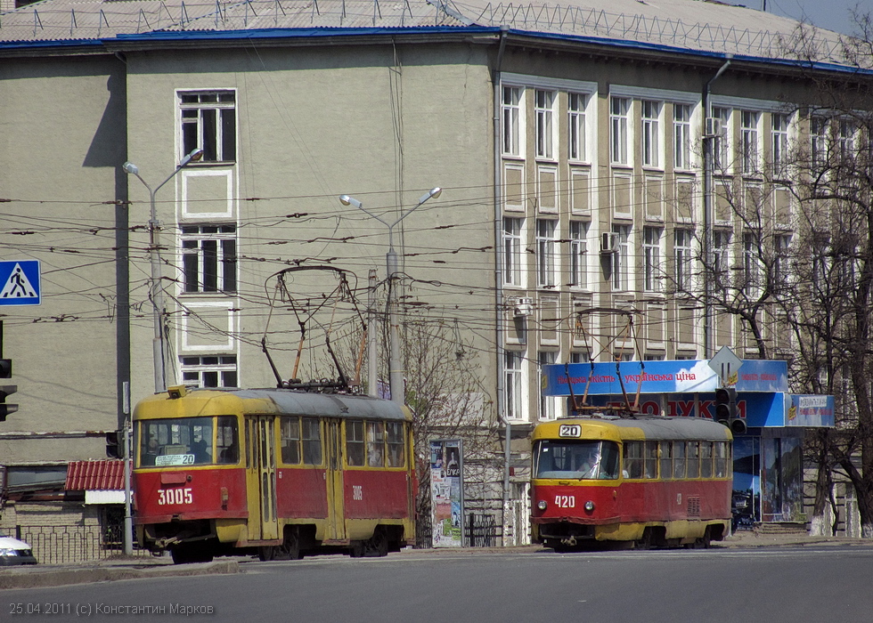 Tatra-T3SU #3005 и #420 20-го маршрута на улице Клочковской на перекрестке со спуском Пассионарии