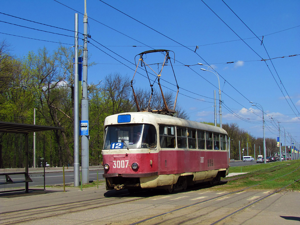 Tatra-T3SU #3007 12-го маршрута на Сумской улице на остановке "Детская железная дорога"